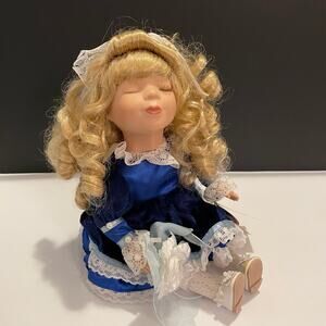 Vintage Gift Gallery Fine Bisque Porcelain Jaqueline Wind Up Musical Doll
